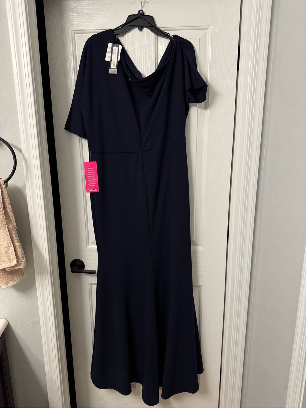 NWT Betsy & Adam Navy Off-The-Shoulder Scuba Crepe Evening Gown in Navy - Picture 4 of 7